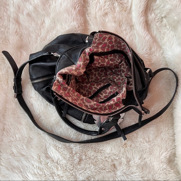 Guess Black Satchel Purse With Bonus Guess Winged Heart Bag Charm / Key Ring ๐ - Picture 7 of 12